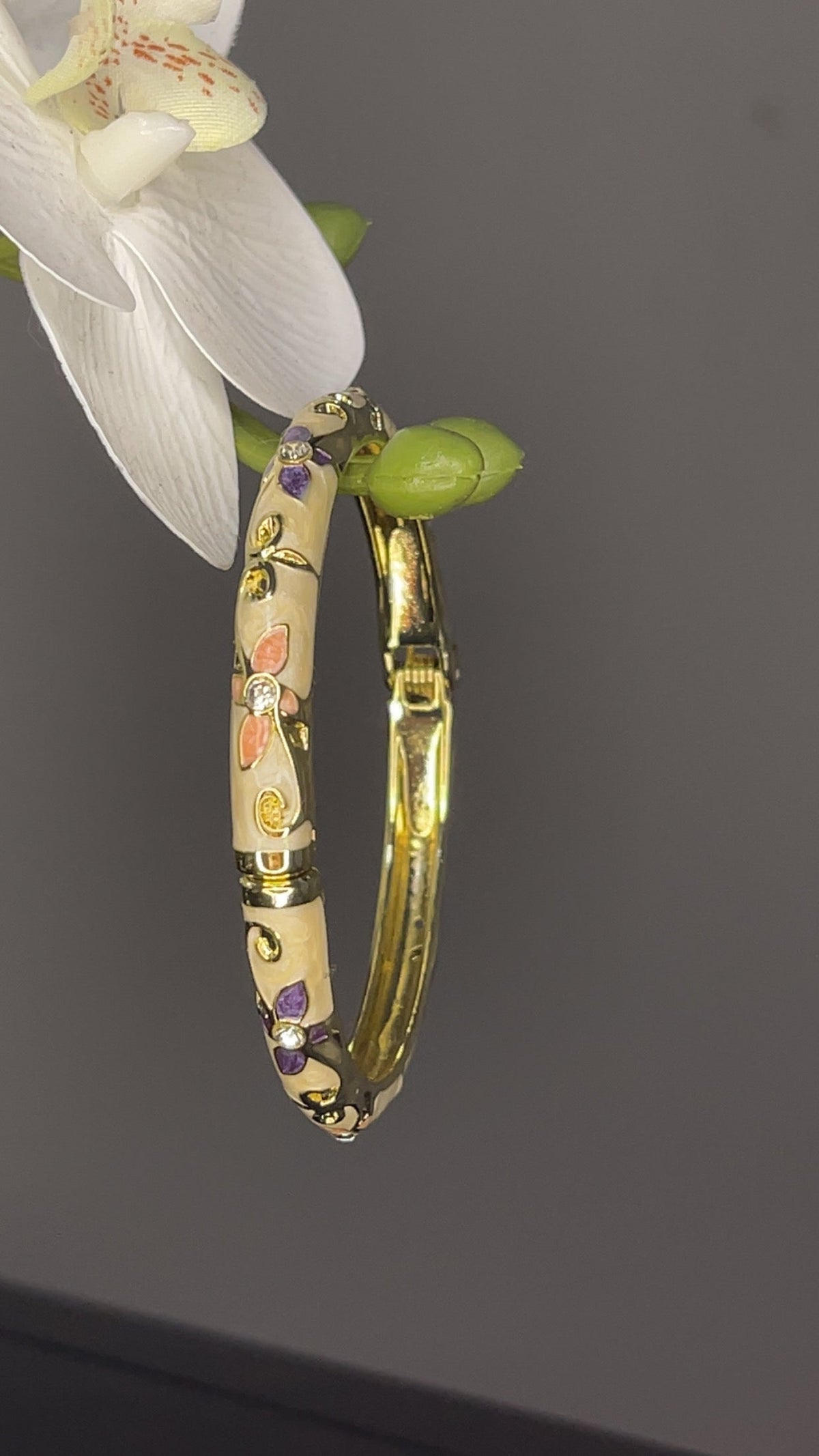 Bracelets & Bangles at Wini's Wardrobe