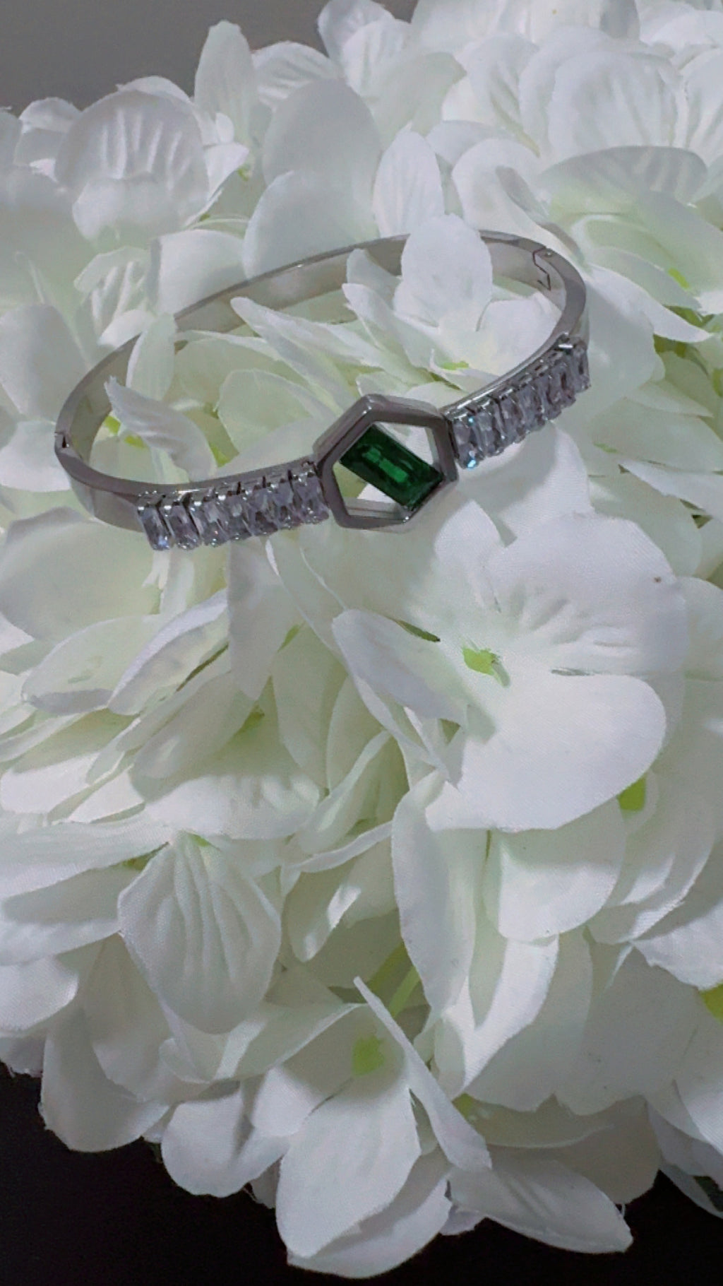 Verdant Elegance Green Stone Bracelet