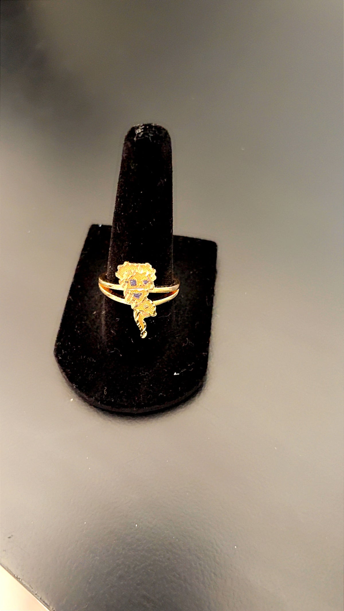 Betty full body, Ring